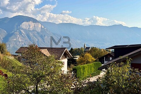 Casa unifamiliare indipendente nel verde in posizione soleggiata e panoramica