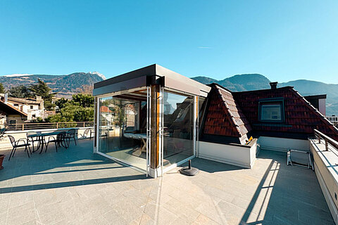 Attico esclusivo con terrazza panoramica incomparabile e pacchetto complessivo a Merano