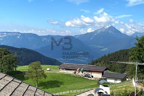 Mansardenwohnung mit sonnigem Panoramabalkon, Keller und Garage in Hafling Oberdorf