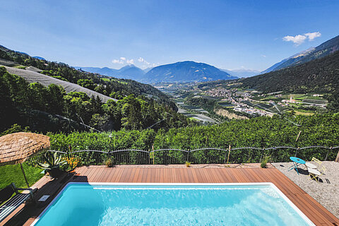 Maso interamente modernizzato con potenziale in posizione panoramica a Scena