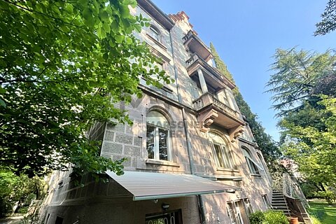 Sanierte Altbauwohnung im 1. Stock mit &uuml;berdachter S&uuml;dterrasse - Apt.3B historische Villa MIMOSA